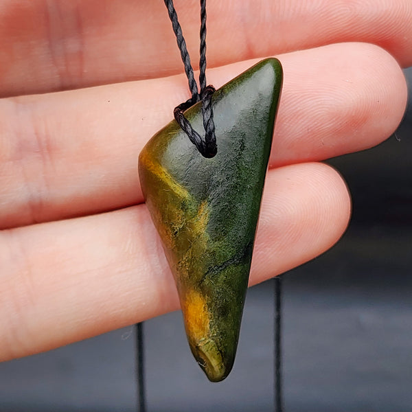 New Zealand Greenstone Pounamu Pendant Necklace (AJJC2054)