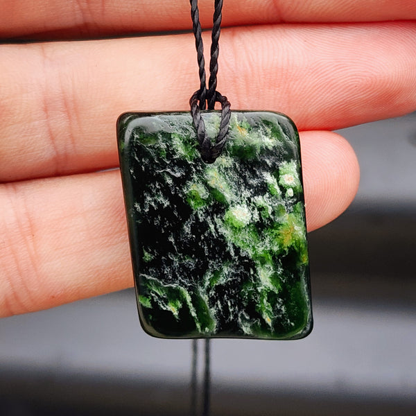 New Zealand Greenstone Pounamu Pendant Necklace (AJJC2134)