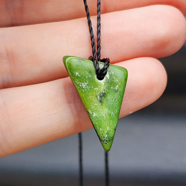 New Zealand Greenstone Pounamu Pendant Necklace (AJJC2098)