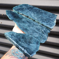 1kg Raw New Zealand Greenstone / Pounamu Carving Slices (R14B186)