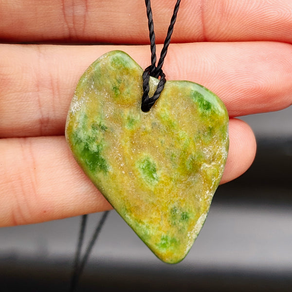 New Zealand Greenstone Rustic Free Shape Heart Pounamu Pendant Necklace (AJJC2121)