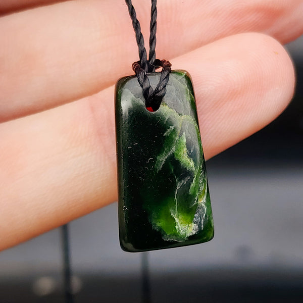 New Zealand Greenstone Pounamu Pendant Necklace (AJJC2164)