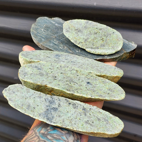 1kg Raw New Zealand Greenstone / Pounamu Carving Slices (R14B131)