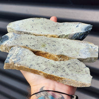 1kg Raw New Zealand Greenstone / Pounamu Carving Slices (R14B102)