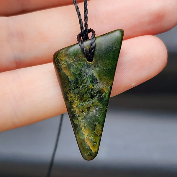 New Zealand Greenstone Pounamu Pendant Necklace (AJJC2085)