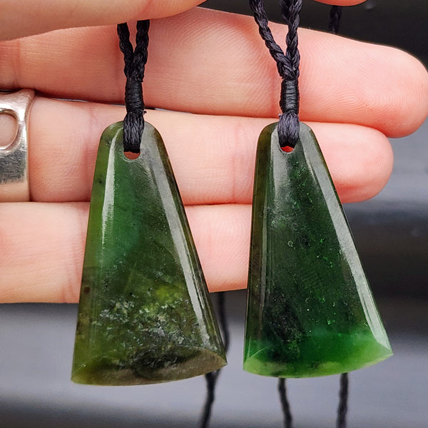 Natural Greenstone Fan Toki Pendant Necklace P5B1