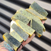 1kg Raw New Zealand Greenstone / Pounamu Carving Slices (R14B142)