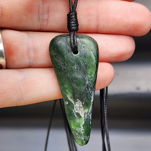 New Zealand Greenstone Pounamu Pendant Necklace (AJJC2143)