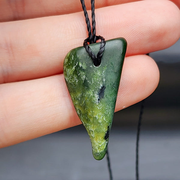 New Zealand Greenstone Pounamu Pendant Necklace (AJJC2099)