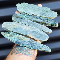 500g Raw New Zealand Greenstone / Pounamu Carving Slices (R14B17)