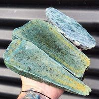 1kg Raw New Zealand Greenstone / Pounamu Carving Slices (R14B189)