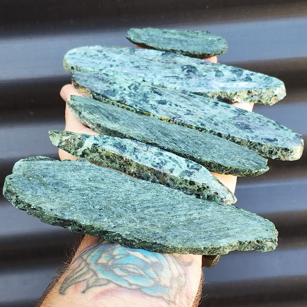 500g Raw New Zealand Greenstone / Pounamu Carving Slices (R14B21)