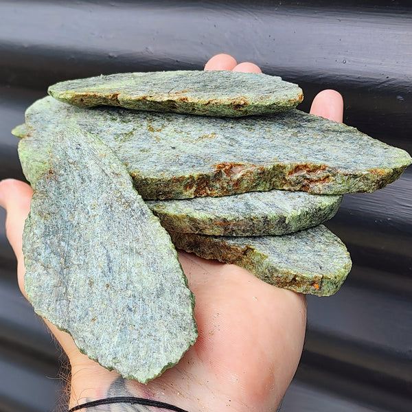 1kg Raw New Zealand Greenstone / Pounamu Carving Slices (R14B61)