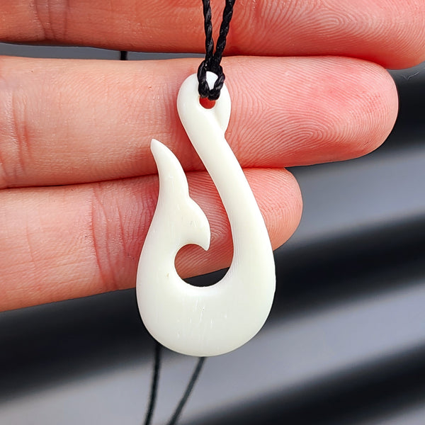 Natural Hand Carved Maori Bone Carving Pendant Necklace - Whale Tail Hook