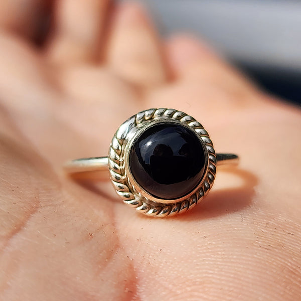 (Q) Solid Sterling Silver & Black Onyx Stone Round Handmade Solitaire Ring