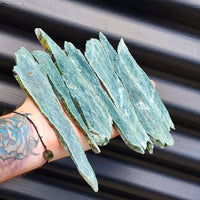 500g Raw New Zealand Greenstone / Pounamu Carving Slices (R14B10)