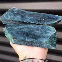 1.1kg Raw New Zealand Greenstone / Pounamu Carving Slices (R14B178)