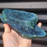 1.1kg Raw New Zealand Greenstone / Pounamu Carving Slices (R14B178)