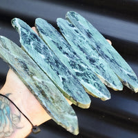 500g Raw New Zealand Greenstone / Pounamu Carving Slices (R14B23)