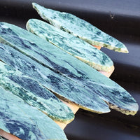 500g Raw New Zealand Greenstone / Pounamu Carving Slices (R14B26)