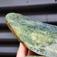 1kg Raw New Zealand Greenstone / Pounamu Carving Slices (R14B88)