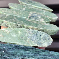 1kg Raw New Zealand Greenstone / Pounamu Carving Slices (R14B192)