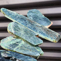 1kg Raw New Zealand Greenstone / Pounamu Carving Slices (R14B77)