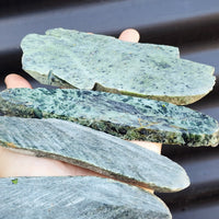 500g Raw New Zealand Greenstone / Pounamu Carving Slices (R14B17)