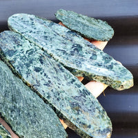 500g Raw New Zealand Greenstone / Pounamu Carving Slices (R14B21)