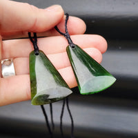 Natural Greenstone Fan Toki Pendant Necklace P5B1