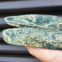 1kg Raw New Zealand Greenstone / Pounamu Carving Slices (R14B84)