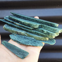 500g Raw New Zealand Greenstone / Pounamu Carving Slices (R14B29)