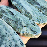 500g Raw New Zealand Greenstone / Pounamu Carving Slices (R14B35)