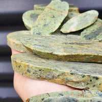 1kg Raw New Zealand Greenstone / Pounamu Carving Slices (R14B60)