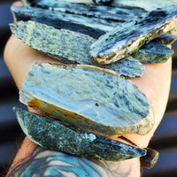 500g Raw New Zealand Greenstone / Pounamu Carving Slices (R14B37)