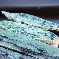 500g Raw New Zealand Greenstone / Pounamu Carving Slices (R14B26)