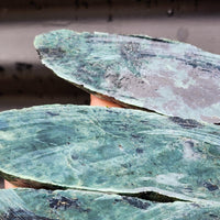 1kg Raw New Zealand Greenstone / Pounamu Carving Slices (R14B87)