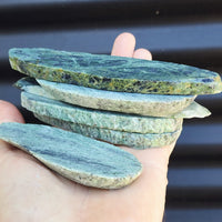 500g Raw New Zealand Greenstone / Pounamu Carving Slices (R14B28)