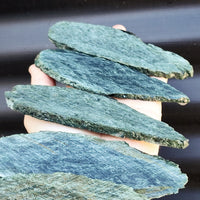 500g Raw New Zealand Greenstone / Pounamu Carving Slices (R14B25)