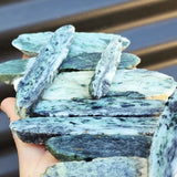 500g Raw New Zealand Greenstone / Pounamu Carving Slices (R14B37)