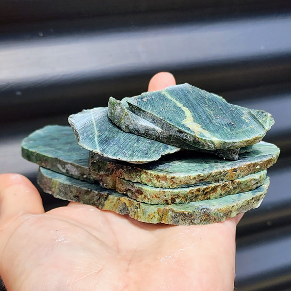 500g Raw New Zealand Greenstone / Pounamu Carving Slices (R14B11)