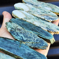 500g Raw New Zealand Greenstone / Pounamu Carving Slices (R14B40)