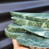 1kg Raw New Zealand Greenstone / Pounamu Carving Slices (R14B93)