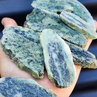 500g Raw New Zealand Greenstone / Pounamu Carving Slices (R14B14)