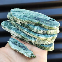 500g Raw New Zealand Greenstone / Pounamu Carving Slices (R14B35)