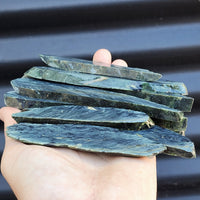 500g Raw New Zealand Greenstone / Pounamu Carving Slices (R14B18)