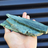 500g Raw New Zealand Greenstone / Pounamu Carving Slices (R14B19)