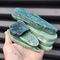 1kg Raw New Zealand Greenstone / Pounamu Carving Slices (R14B192)