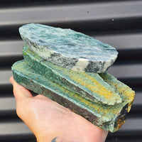 1kg Raw New Zealand Greenstone / Pounamu Carving Slices (R14B189)