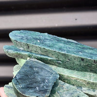 1kg Raw New Zealand Greenstone / Pounamu Carving Slices (R14B192)